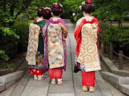 Kimono: Trang phục truyền thống của Nhật Bản Kimono: Trang phục truyền thống của Nhật Bản