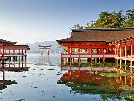 Ngôi đền nổi bí ẩn Itsukushima tại Nhật Bản