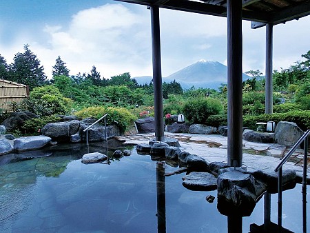 Nhất định phải thư giãn trong những suối nước nóng cực hot này ở Nhật Bản
