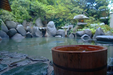 Những điều nhất định phải biết trước khi tắm suối nước nóng ở Nhật