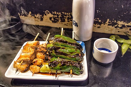 Tới Tokyo ghé con phố ẩm thực đêm đậm chất Nhật Bản